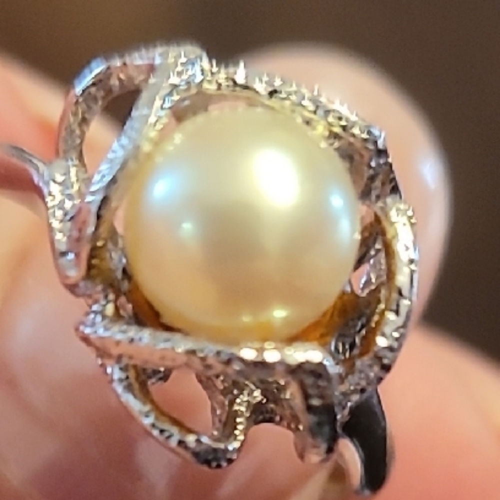 Elegant Silver and Gold Pearl Ring